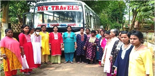 Women inmates of Shantineer during Durga Puja Parikrama